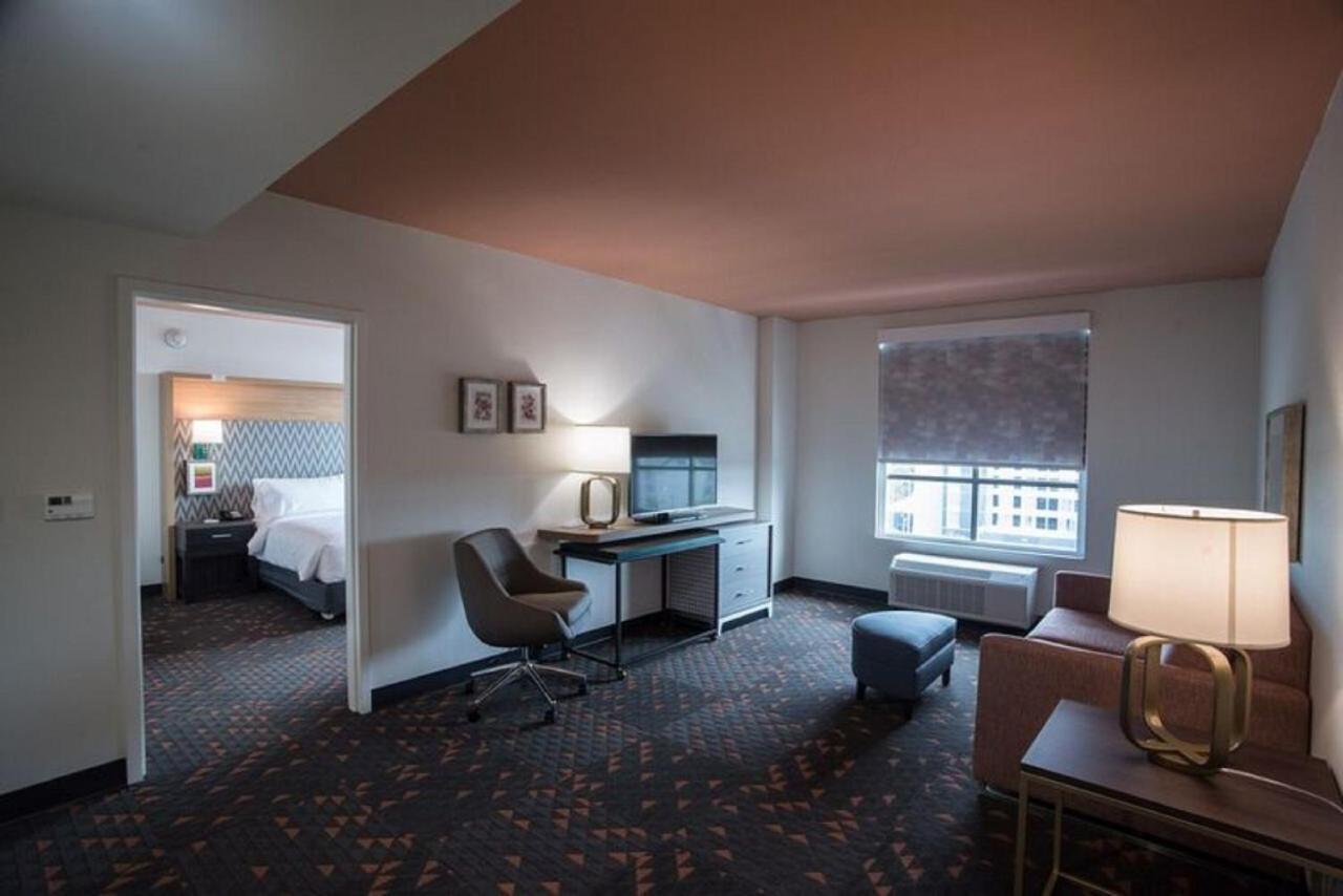 Holiday Inn Lexington - Hamburg By Ihg Εξωτερικό φωτογραφία